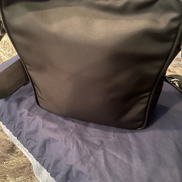 Prada - Picture 3 of 6